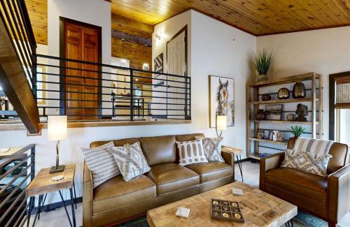 Sturgis Casa | Twisted Rose Cabin