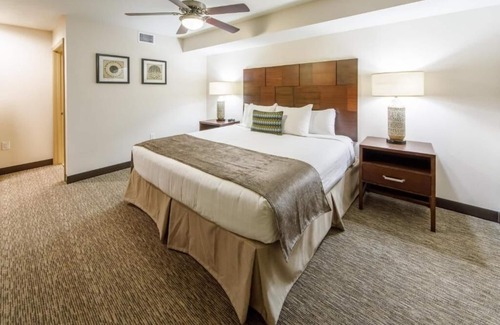 North Scottsdale Hotel | Two 2BR Villas with Balcony, Full Kitchen l Splash Pool & Game Room Access