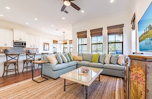 Villa Lago Casa | Two 6-Seater Golf Carts Included ~ Patio ~ Balcony ~ Community Pool
