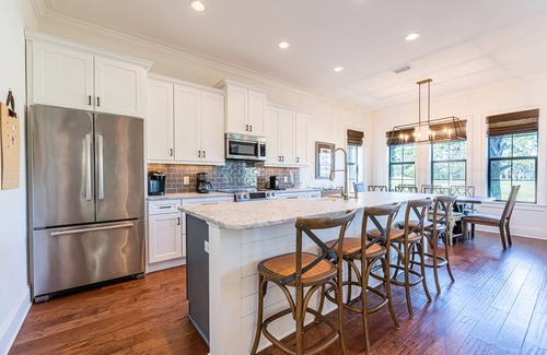 Villa Lago Casa | Two 6-Seater Golf Carts Included ~ Patio ~ Balcony ~ Community Pool