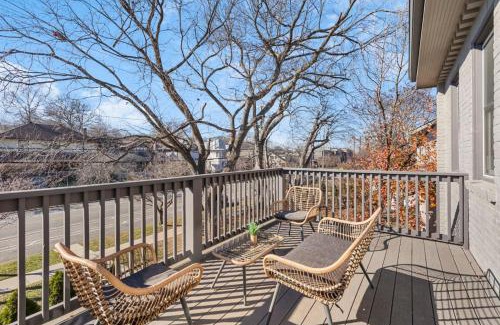Hillsboro Village Casa | TWO Adjacent Homes in 12 South and Belmont area Sleeps 20 People
