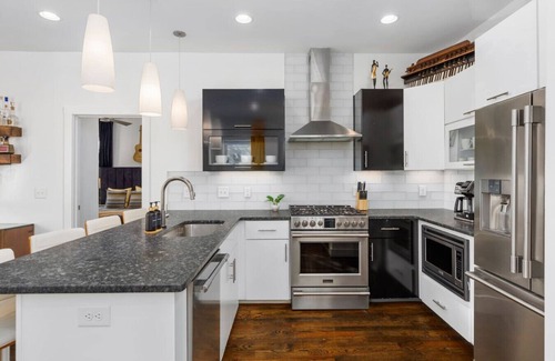 Belmont - Hillsboro Casa | TWO Adjacent Homes in 12 South, Belmont - Sleeps 20 People
