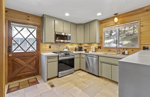 Twain Harte Cabina | Two adjacent Summer Cabins w/ hot tub and glamping - sleeps 20