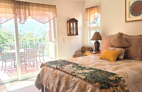 Topanga Cama Y Desayuno | Hermosa Dos dormitorios y patio privado con servicio de té Café de la mañana y