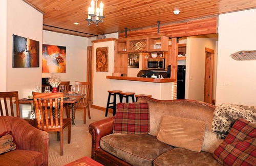 Big Sky Chalet De Esquí | Casa Big Sky - Apartamento de dos camas en una gran casa privada en la pista de esquí preparada