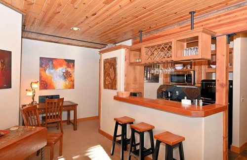 Big Sky Chalet De Esquí | Casa Big Sky - Apartamento de dos camas en una gran casa privada en la pista de esquí preparada