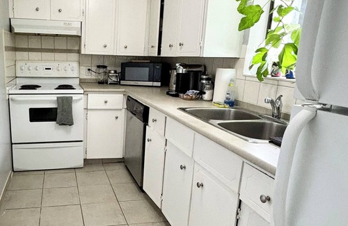 Kitsilano Apartamento | Two Bed with Huge Deck: Heart of Kits & 5 mins from Beach
