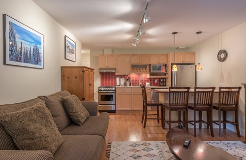 Silver Star Mountain Apartamento | Condominio de dos habitaciones / un baño con jacuzzi privado, barbacoa, servicio de lavandería - para 5 personas
