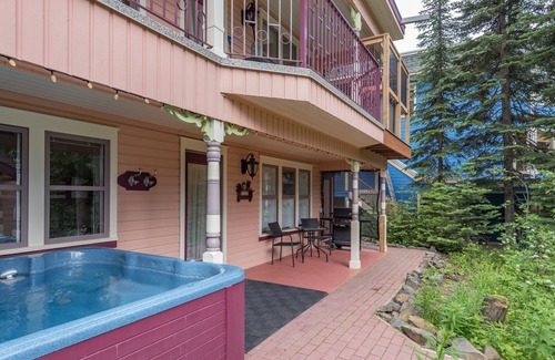 Silver Star Mountain Apartamento | Condominio de dos habitaciones / un baño con jacuzzi privado, barbacoa, servicio de lavandería - para 5 personas
