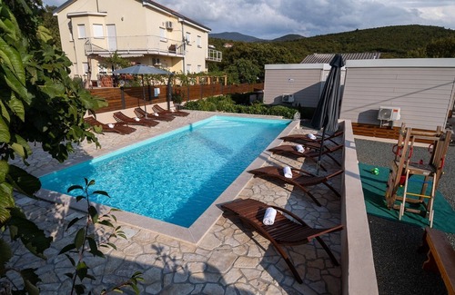 Donji Zagon Apartamento | Two bedroom apartment with terrace Donji Zagon, Novi Vinodolski (A-24555-c)