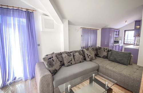 Businci Apartamento | Two bedroom apartment with balcony and sea view Mavarstica, Ciovo (A-18882-a)