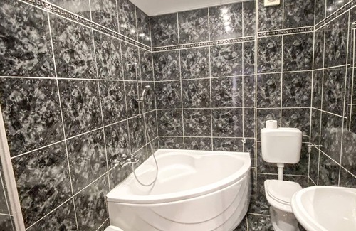 Businci Apartamento | Two bedroom apartment with balcony and sea view Mavarstica, Ciovo (A-18882-a)