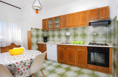 Seget Vranjica Apartamento | Apartamento para dos personas con terraza y vista al mar Seget Vranjica, Trogir (A-18487-c)