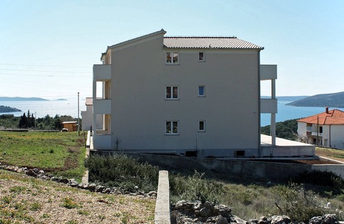 Seget Vranjica Apartamento | Apartamento para dos personas con balcón y vista al mar Seget Vranjica, Trogir (A-4870-a)