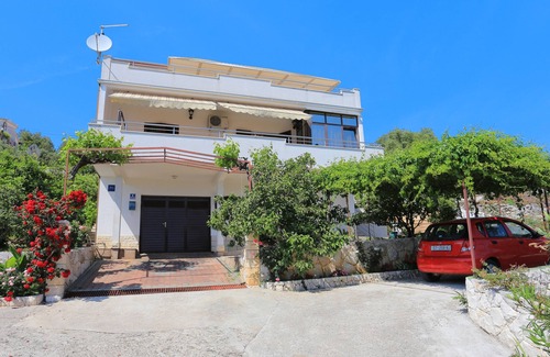 Seget Vranjica Apartamento | Apartamento para dos personas con terraza y vista al mar Seget Vranjica, Trogir (A-11273-a)