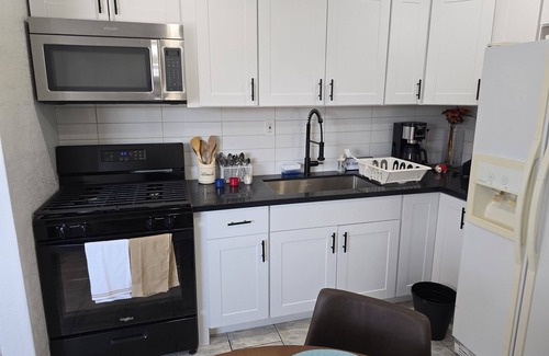 Boyle Heights Apartamento | Two bedroom apartment near downtown