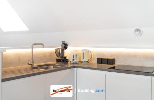 Leyton Apartamento | Two Bedroom Apartment At Buonomo Stays Short Lets & Serviced Accommodation