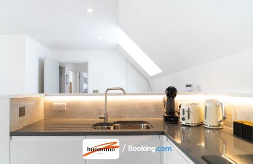 Leyton Apartamento | Two Bedroom Apartment At Buonomo Stays Short Lets & Serviced Accommodation