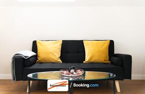 Leyton Apartamento | Two Bedroom Apartment At Buonomo Stays Short Lets & Serviced Accommodation