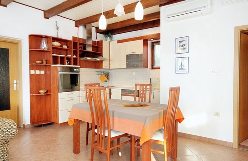 Klenovica Apartamento | Apartamento para dos personas con terraza y vista al mar Klenovica, Novi Vinodolski (A-5580-b)