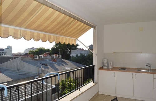 Ratac Apartamento | Apartamento para dos personas con balcón y vista al mar Makarska (A-11361-b)