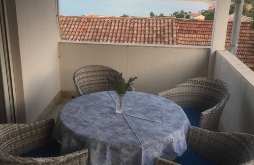 Cizici Apartamento | Apartamento para dos personas con terraza y vista al mar Cizici, Krk (A-15415-b)