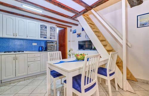 Nerezine Apartamento | Apartamento para dos personas con una terraza Nerezine, Losinj (A-8049-b)
