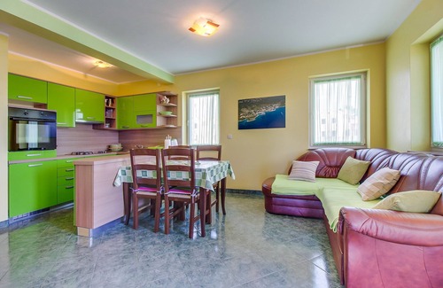 Nerezine Apartamento | Apartamento para dos personas con balcón y vista al mar Nerezine, Losinj (A-11815-a)