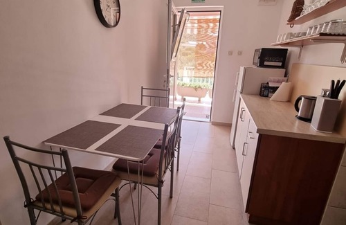 Nevidane Apartamento | Apartamento para dos personas en la playa Nevidane, Pasman (A-325-b)