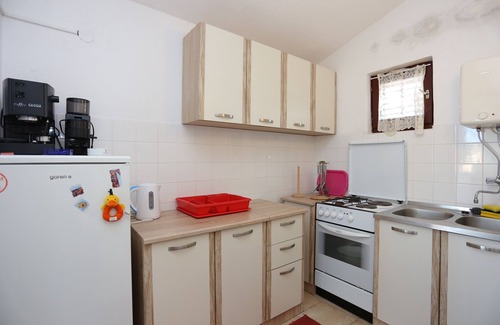 Slatine Apartamento | Apartamento para dos personas con terraza y vista al mar Slatine, Ciovo (A-16345-a)