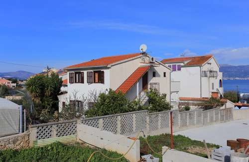 Slatine Apartamento | Apartamento para dos personas con terraza y vista al mar Slatine, Ciovo (A-16345-a)