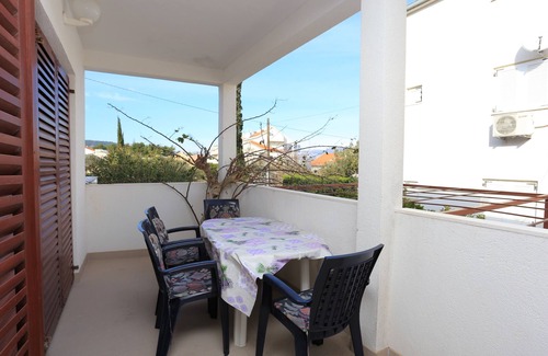 Slatine Apartamento | Apartamento para dos personas con una terraza Slatine, Ciovo (A-16345-b)
