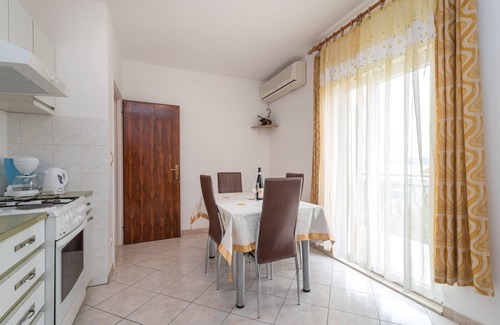Slatine Apartamento | Apartamento para dos personas con terraza y vista al mar Slatine, Ciovo (A-16731-a)