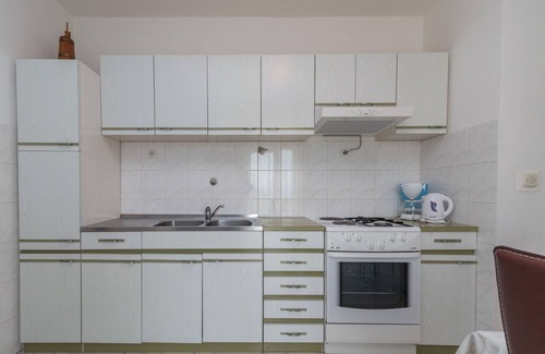 Slatine Apartamento | Apartamento para dos personas con terraza y vista al mar Slatine, Ciovo (A-16731-a)