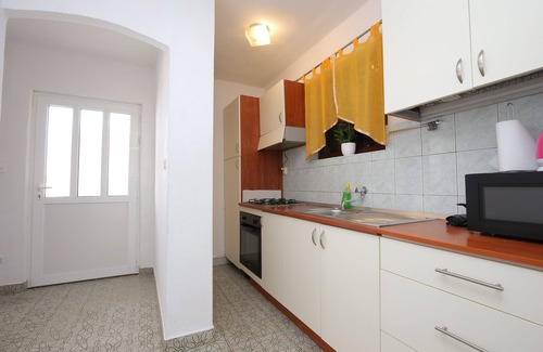 Slatine Apartamento | Apartamento para dos personas con terraza y vista al mar Slatine, Ciovo (A-16131-a)