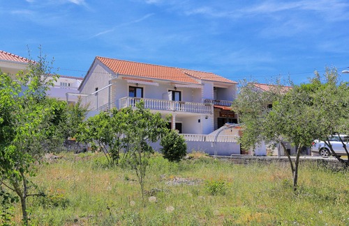 Slatine Apartamento | Apartamento para dos personas con terraza y vista al mar Slatine, Ciovo (A-16131-a)