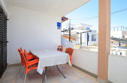 Slatine Apartamento | Apartamento para dos personas con terraza y vista al mar Slatine, Ciovo (A-16131-a)
