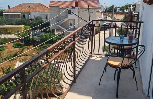 Slatine Apartamento | Apartamento para dos personas con balcón y vista al mar Slatine, Ciovo (A-24266-b)