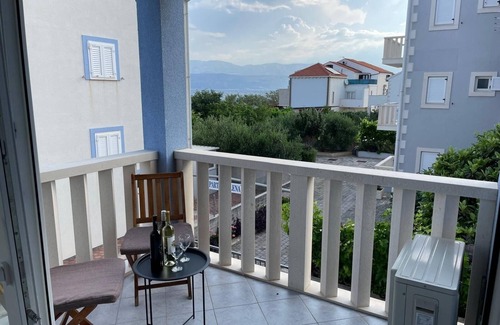 Mirce Apartamento | Two bedroom apartment near beach Mirca, Brač (A-24865-a)