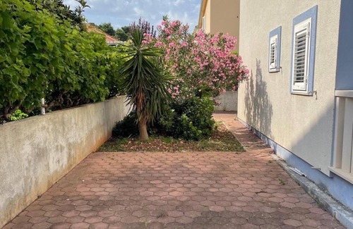 Mirce Apartamento | Two bedroom apartment near beach Mirca, Brač (A-24865-a)