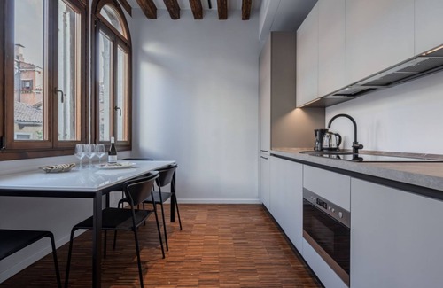 Dorsoduro Apartamento | Two bedroom apartment in an Historic Palace