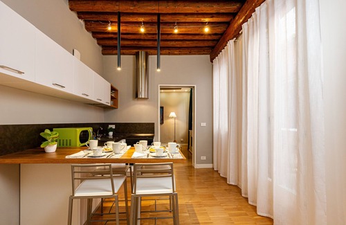 San Polo Apartamento | Two bedroom apartment with ensuite bathrooms in a perfect location.