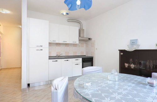 Poljica Apartamento | Apartamento para dos personas en la playa Poljica, Trogir (A-19316-a)