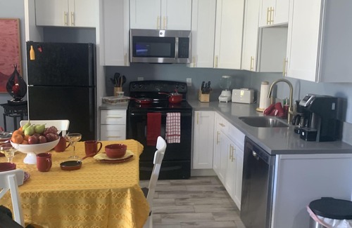 Las Vegas Apartamento | Two Bedroom Apartment close to Arts District and Strip