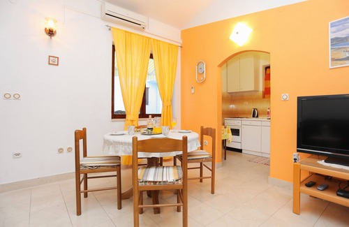 Mimice Apartamento | Apartamento para dos personas con terraza y vista al mar Mimice, Omis (A-18148-a)