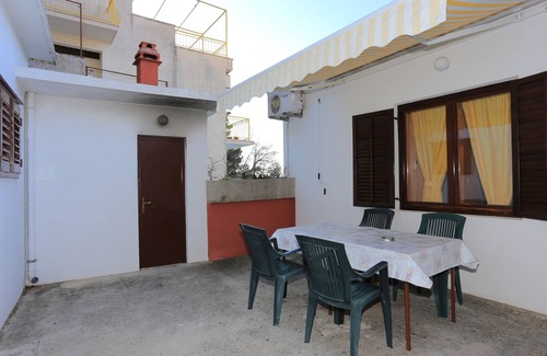 Mimice Apartamento | Apartamento para dos personas con terraza y vista al mar Mimice, Omis (A-18148-a)