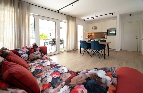 Sezana Apartamento | Two Bedroom Apartment with Terrace and shared pool