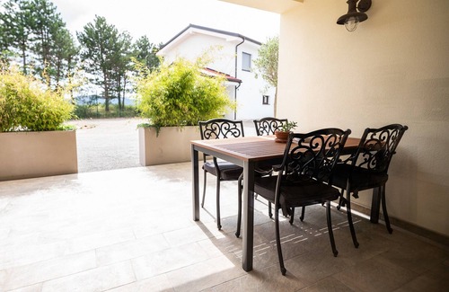 Sezana Apartamento | Two Bedroom Apartment with Terrace and shared pool