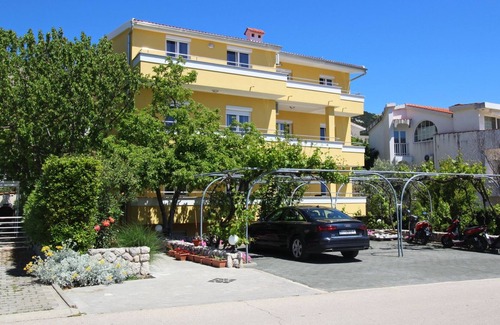 Baska Apartamento | Apartamento para dos personas con una terraza Baska, Krk (A-18716-a)