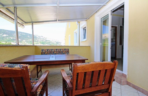 Baska Apartamento | Apartamento para dos personas con terraza y vista al mar Baska, Krk (A-18807-b)